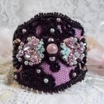 Bracciale marquise ricamato con cristalli Swarovski, pizzo nero antico del 1950, perle d'acqua dolce e semi di perle